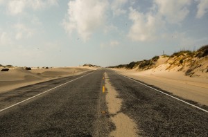 the road through the sand dunes