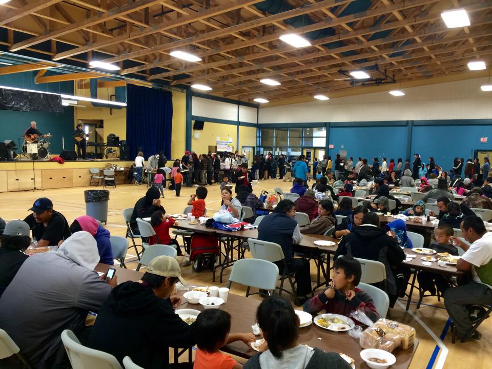 thanks giving dinner large crowd 2014