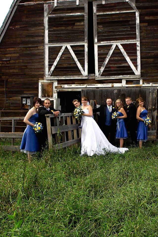 1- wedding party infront of the barn