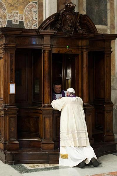 pope confessing 2