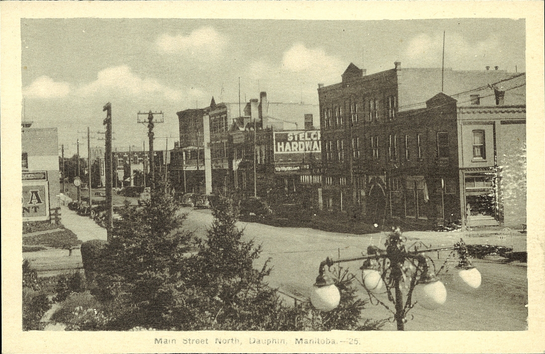 streets scene in 1920s
