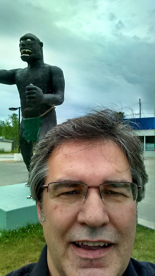 sasquatch statue and me 2015